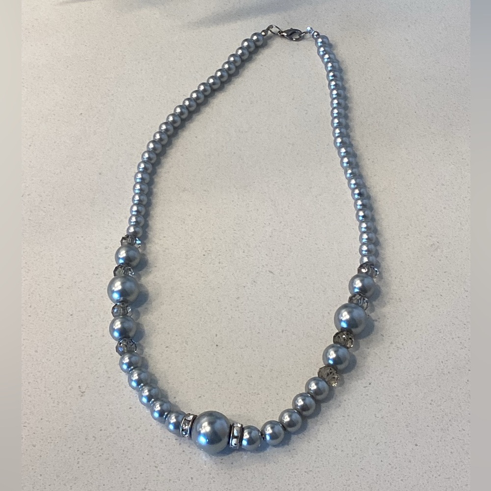 Silver Gray Pearl Beaded Necklace w Rhinestones 18”